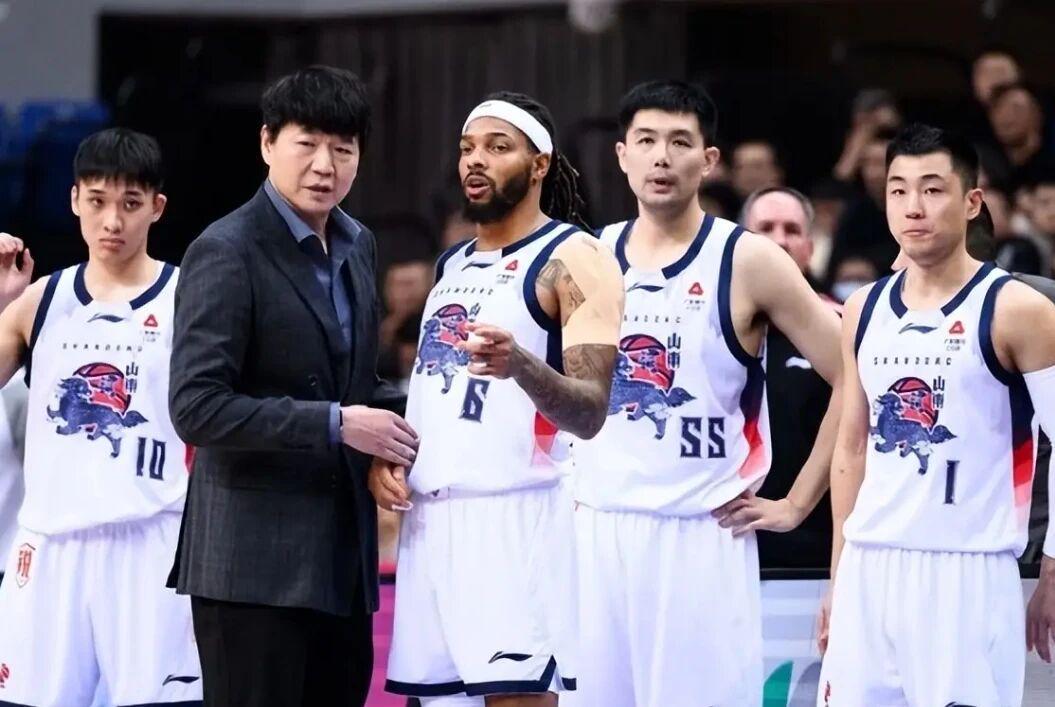 开云注册入口-山东男篮伤内线大将，林葳欲重返CBA，广东男篮旧将签约合肥狂风